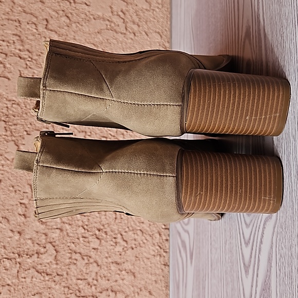 Ankle Tan Cowgirl Pointed Boots Faux Leather Size 8.5 - Picture 4 of 15